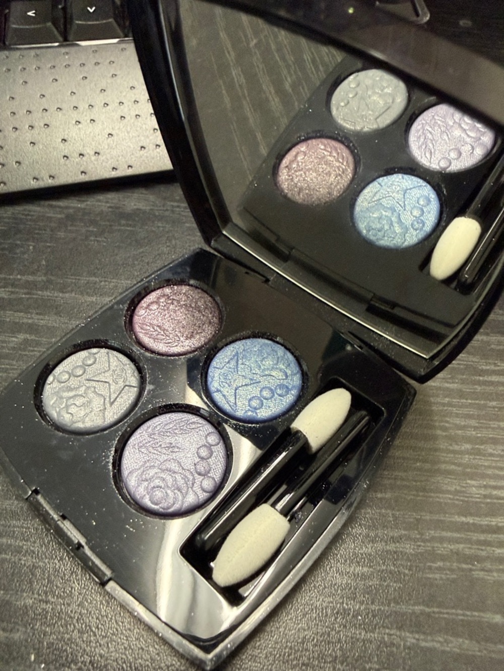 CHANEL Les 4 Ombres Eyeshadow Multi-Effect Quadra Eyeshadow  - 397 Nuit Astrale - Picture 5 of 7
